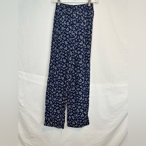 Baggy Floral Lightweight Pants - Picture 4 of 5